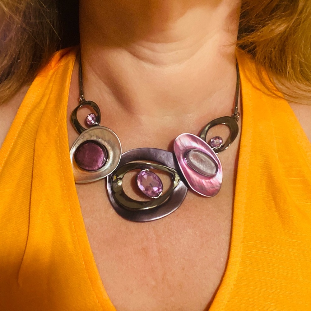 Statement necklace with oval intricates